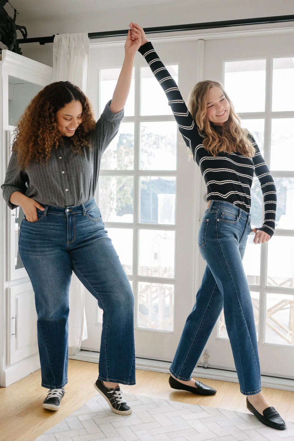 Aubrey Mid Rise Side Seam Detail Straight Jeans