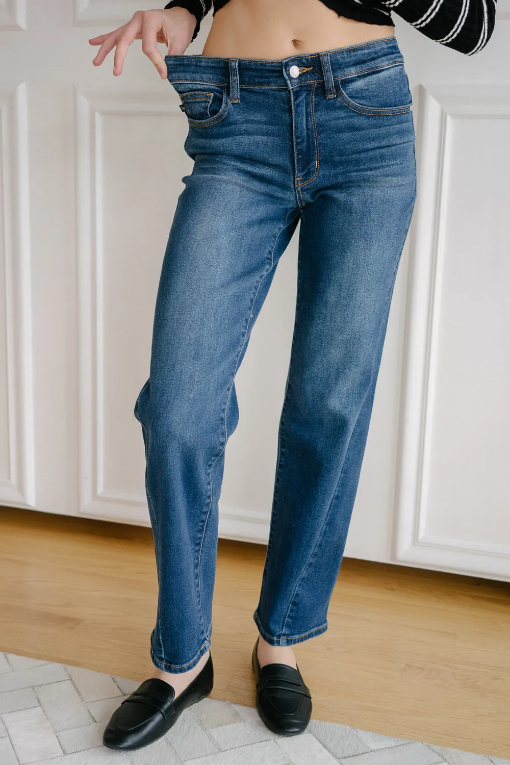Aubrey Mid Rise Side Seam Detail Straight Jeans
