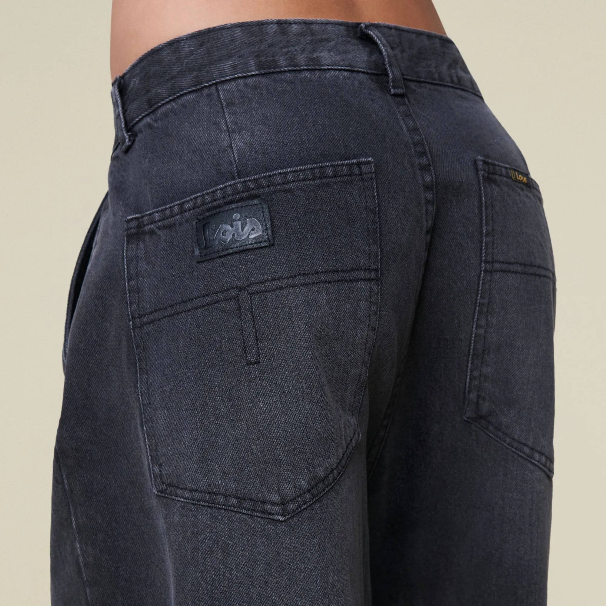 Beatrix Pleats Main Black Darkness - Low Rise Wide Fit