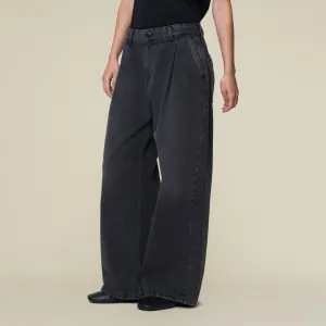Beatrix Pleats Main Black Darkness - Low Rise Wide Fit