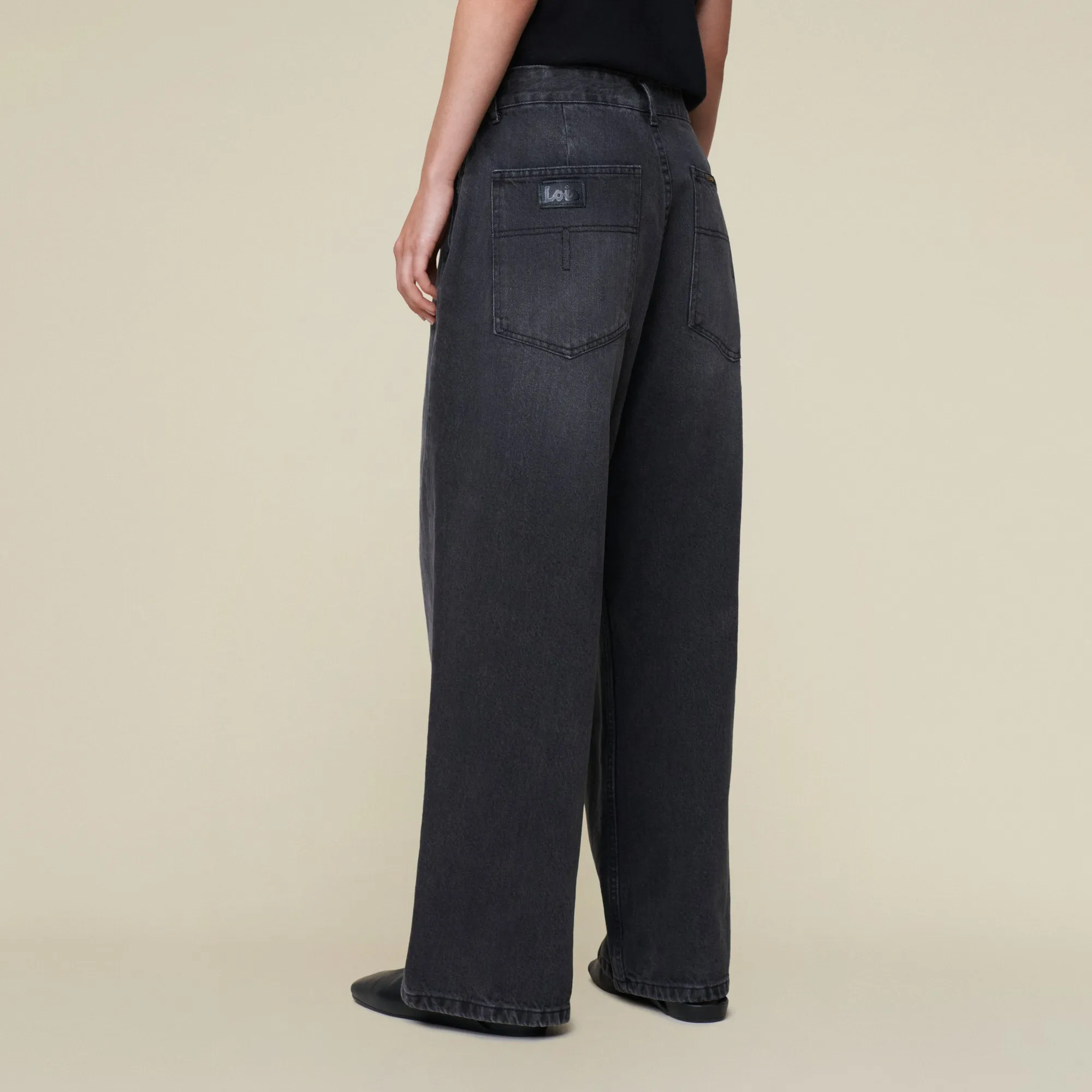 Beatrix Pleats Main Black Darkness - Low Rise Wide Fit