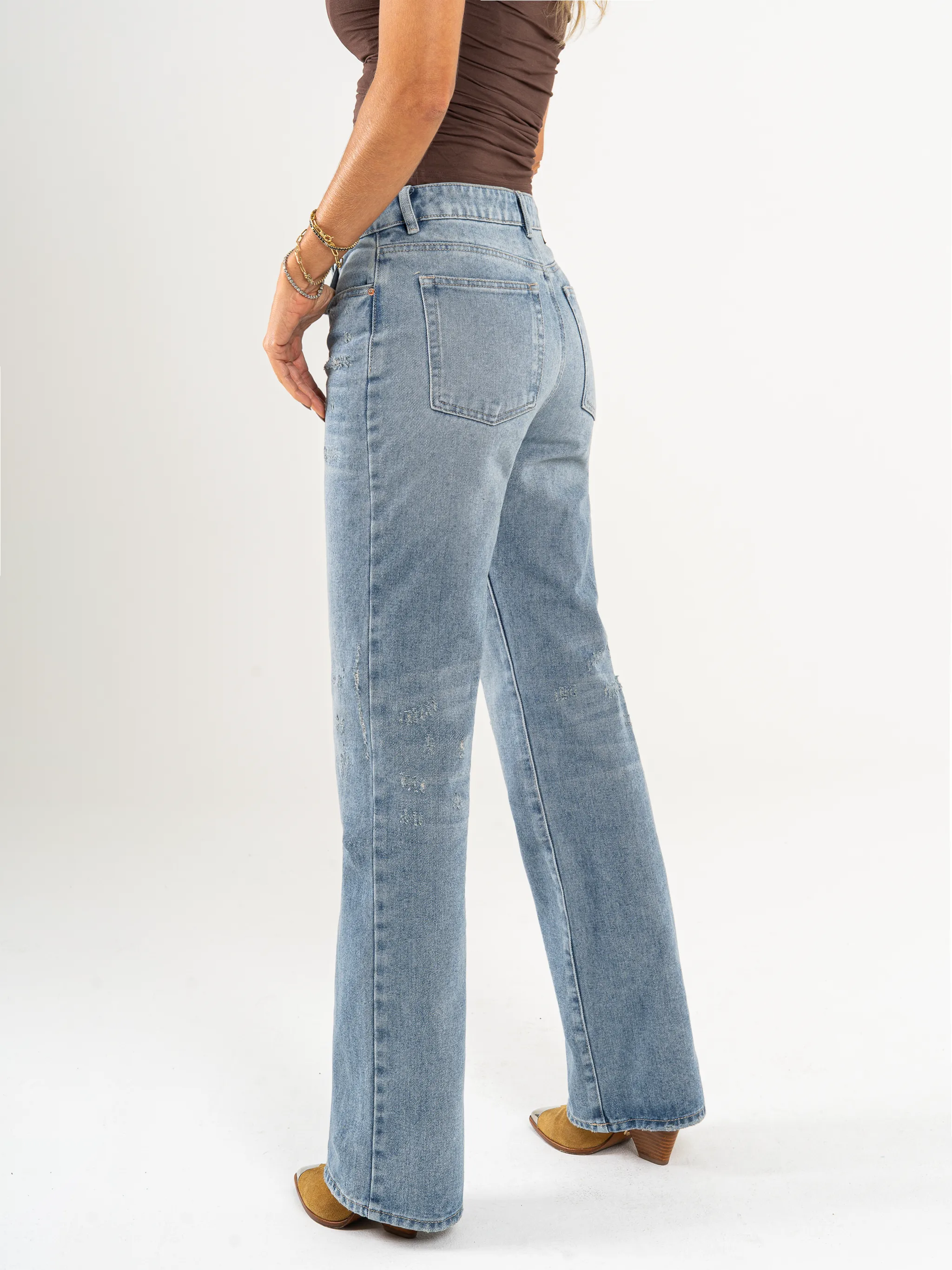 Ref: 065683 Jean straight leg, cropped, rígido, tiro medio, tono azul medio claro