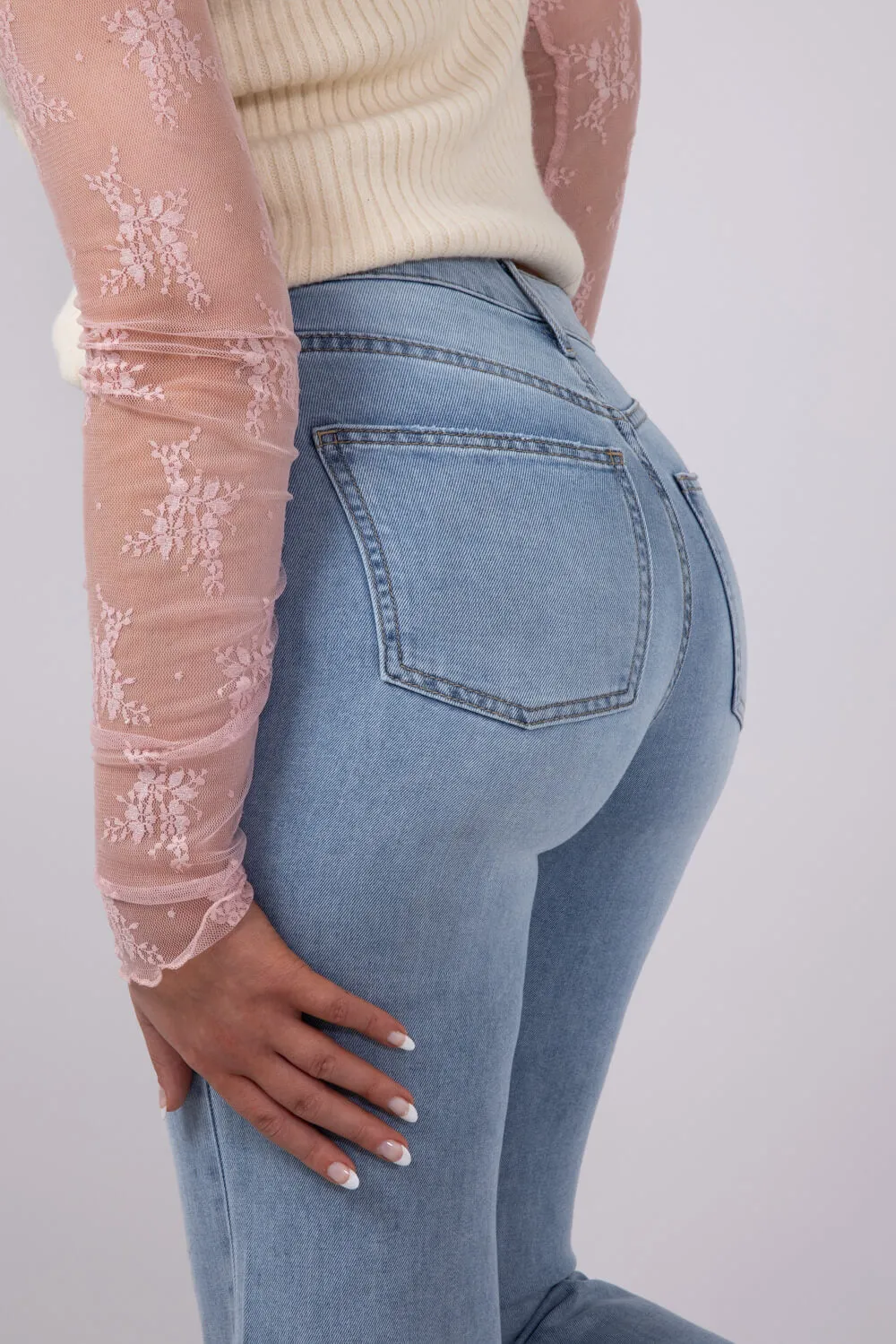 Thread & Supply High Rise Avery Cloud Straight Jeans for Women | B2365CDSTS-LIGHTWASH