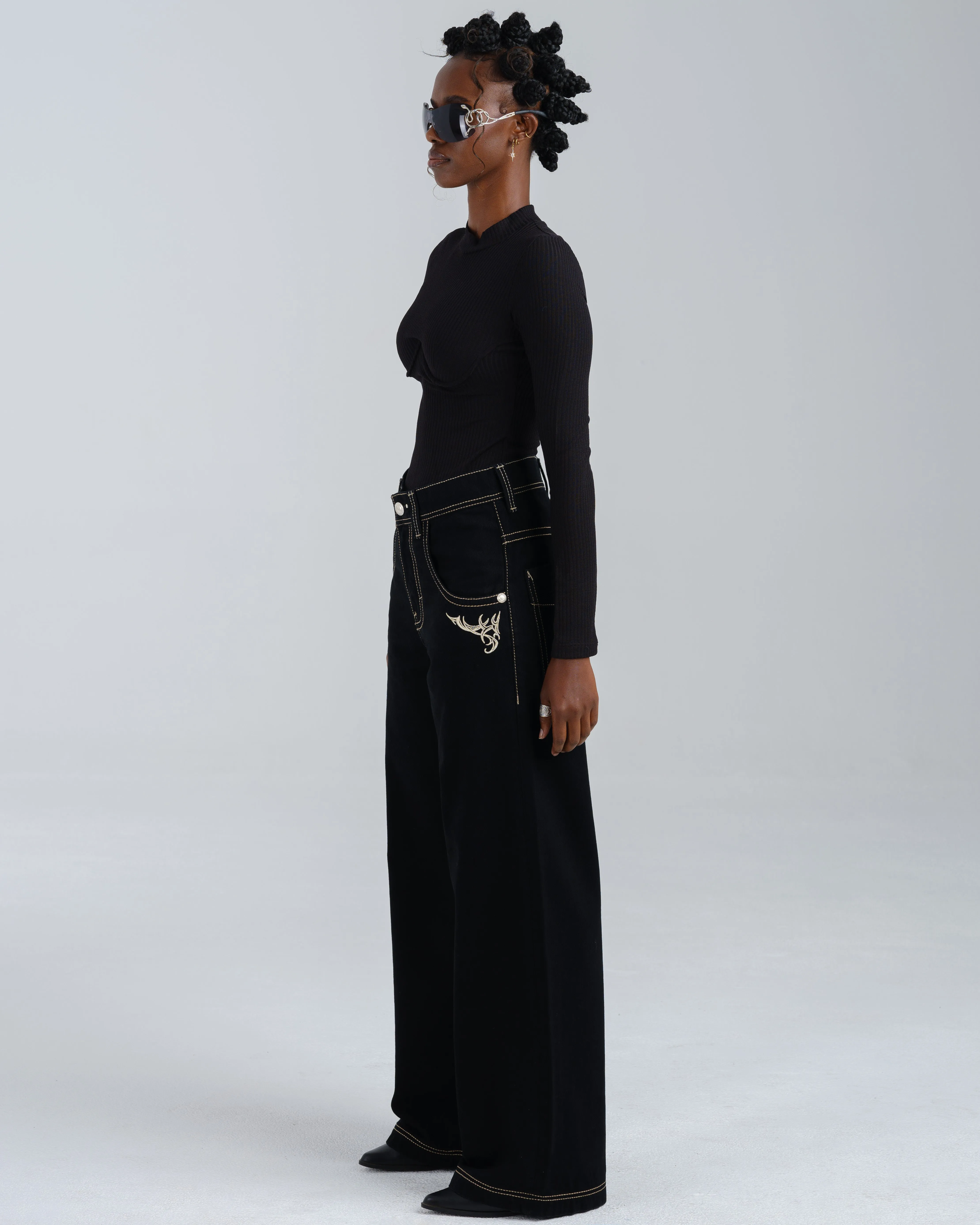 W Karatz. 23". Jet Black.