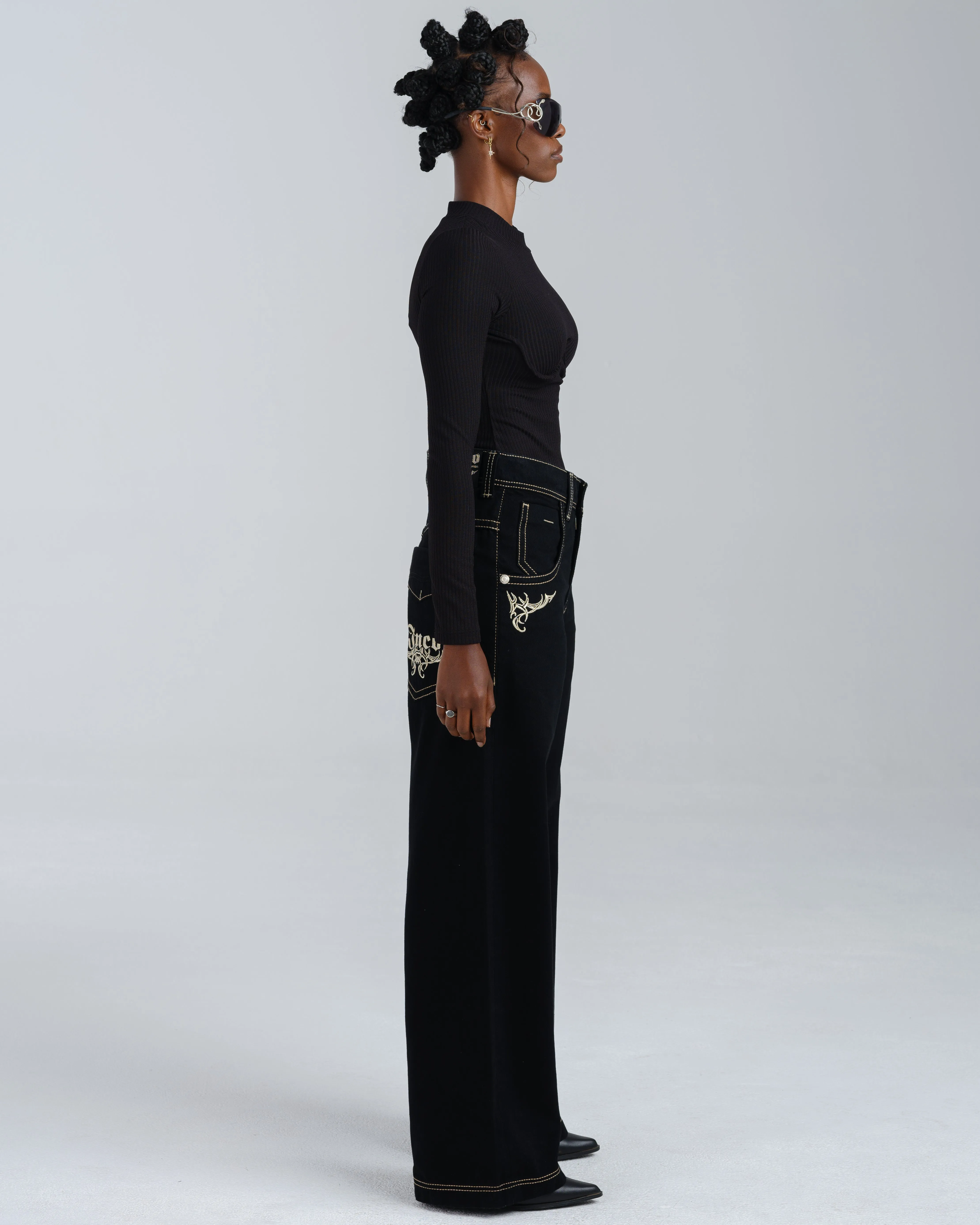 W Karatz. 23". Jet Black.