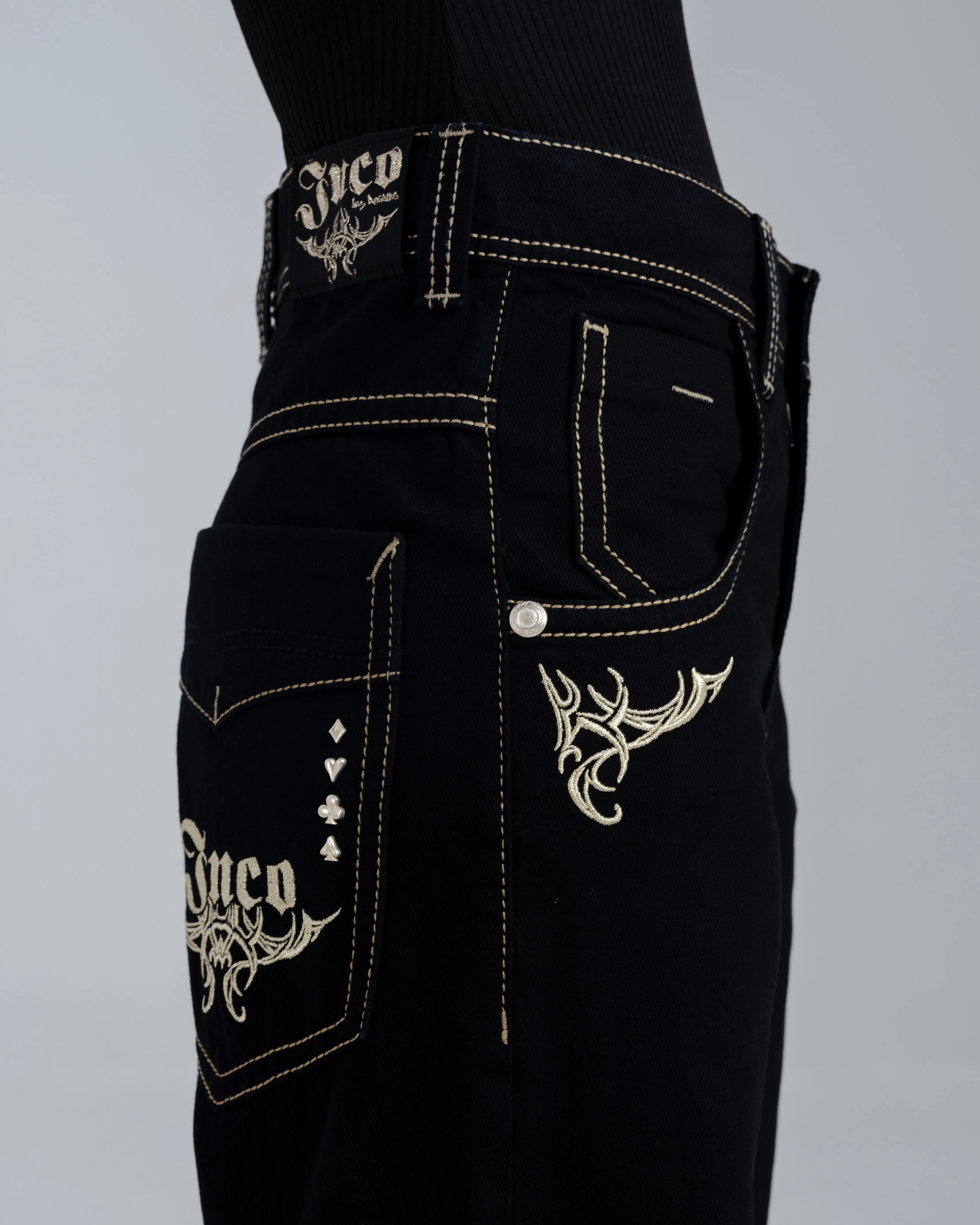 W Karatz. 23". Jet Black.